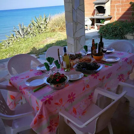 Iris- Indipendente Sul Mare Feriehus